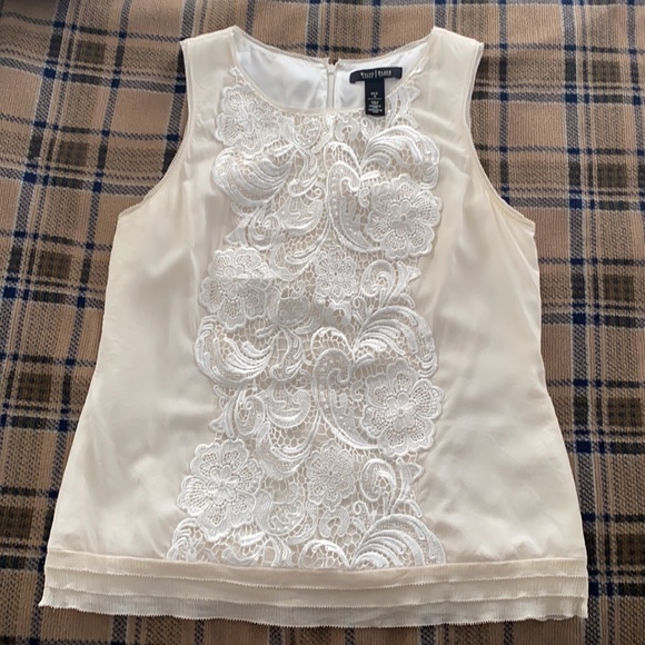 Beautiful blouse - Picture 3 of 4